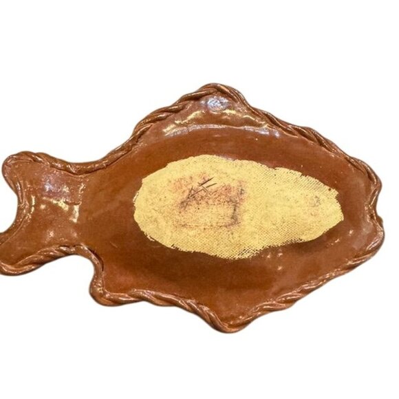 Handcrafted Ceramic Fish-Shaped Tray With Unique Glaze Design - Picture 2 of 8